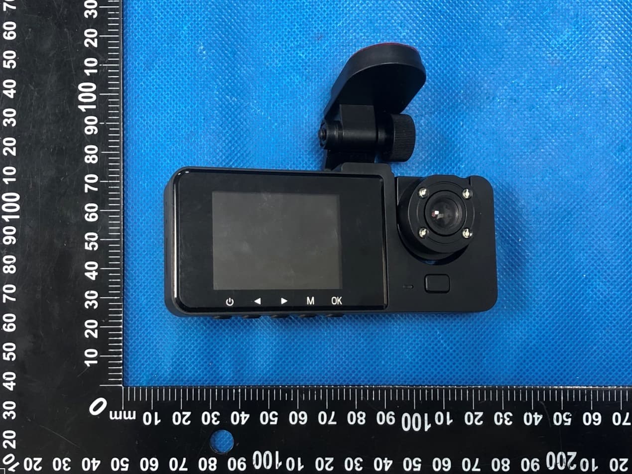 Car driving recorder - FCC ID 2BNAG-RECORDER - Yiwu Lingao Import and Export Co., Ltd. (3)
