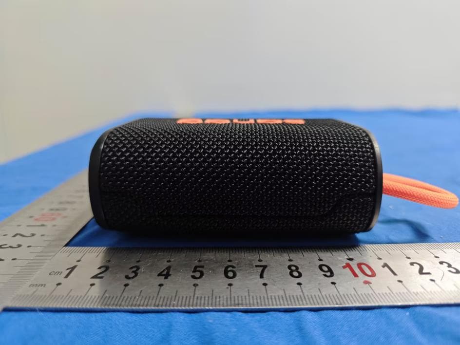 Portable Wireless Speaker - FCC ID 2BNTO-M13S - Shenzhen Kai Chuang Future Technology Co., LTD (4)