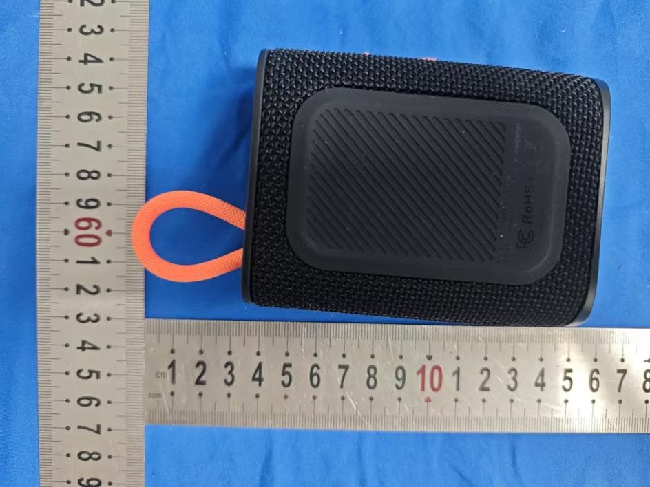 Portable Wireless Speaker - FCC ID 2BNTO-M13S - Shenzhen Kai Chuang Future Technology Co., LTD (2)