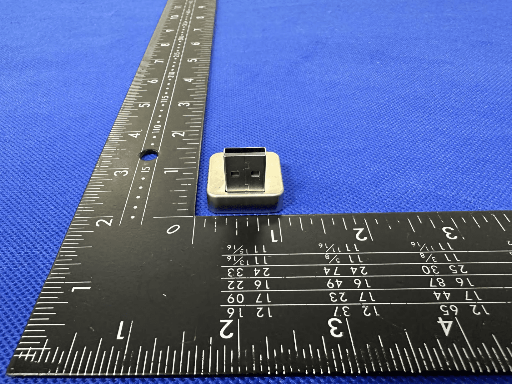 CarPlay Dongle Box - FCC ID 2BO5R-BW-W26L - Shenzhen Beneworld Technology Co., Ltd (4)