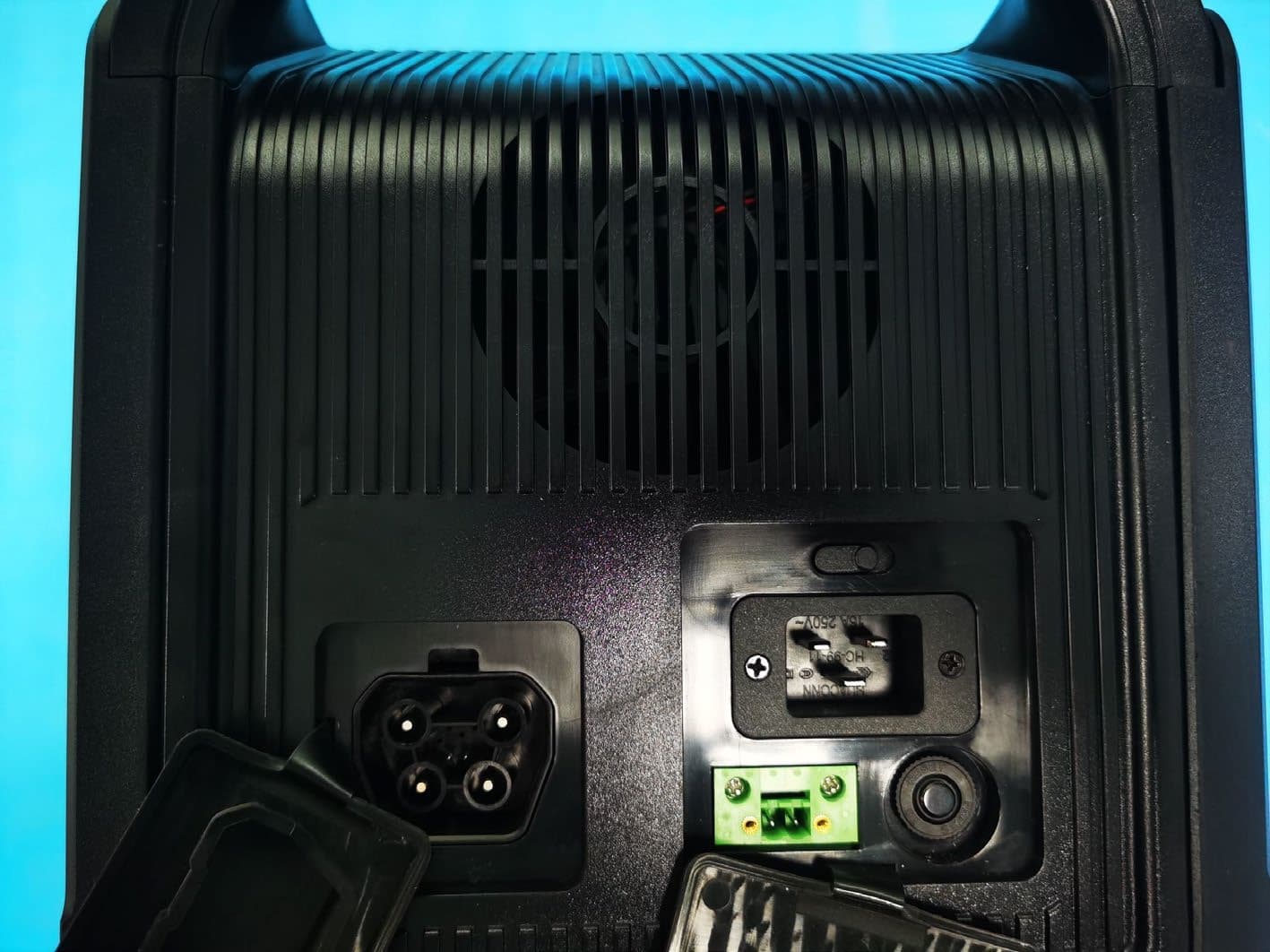 Portable Power Supply - FCC ID 2BOLI-C2048H - Shenzhen Wei Peng Shiji Technology Co., Ltd (2)
