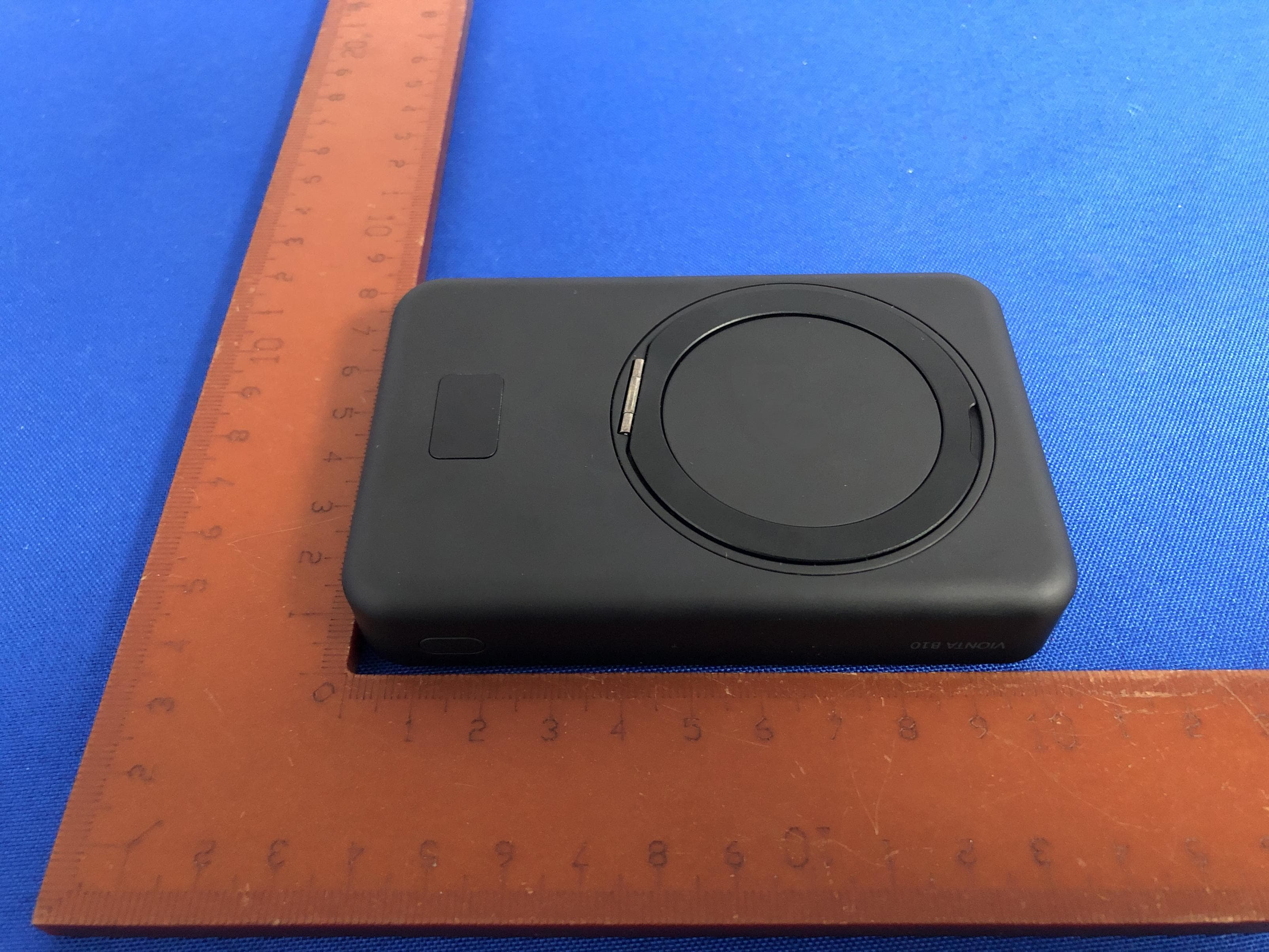 Solid-State Wireless Power Bank with Foldable Stand - FCC ID 2BOW7-S102 - Guangzhou SICI Technical Co.,LTD (3)