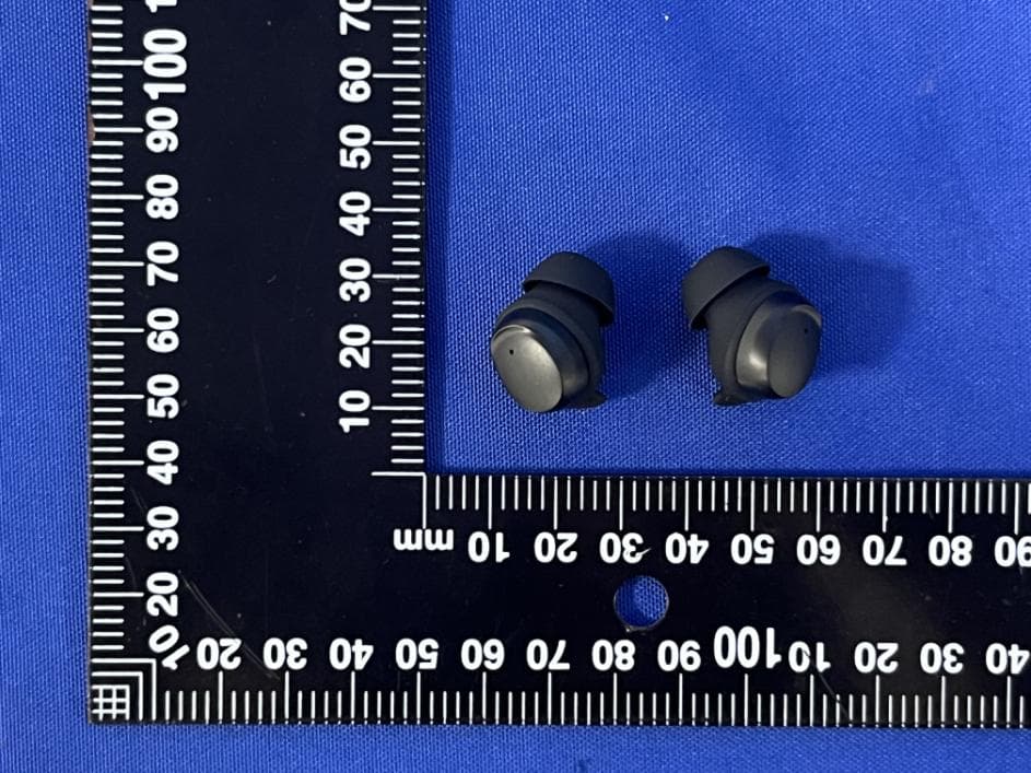 Retractable Car Charger - FCC ID 2BOY2-A1 - Shenzhen Yishunxing Technology Co., Ltd (2)