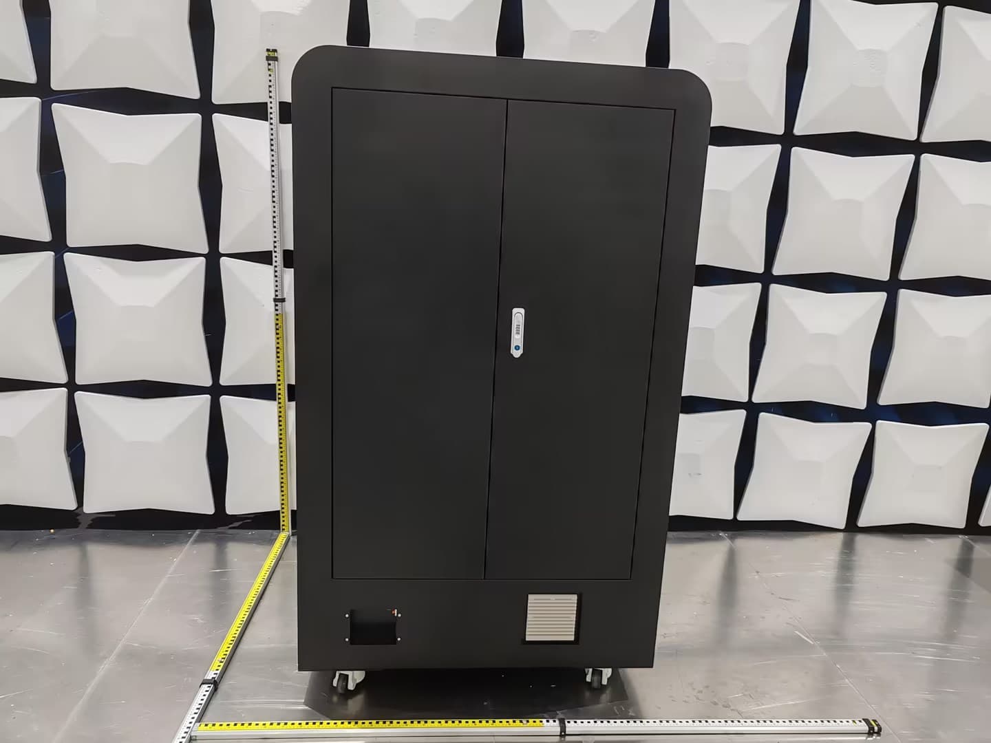Ai customized vending machine for phone cases - FCC ID 2BPVP-YX-K77 - Guangzhou Yixian Technology Co Ltd. (2)