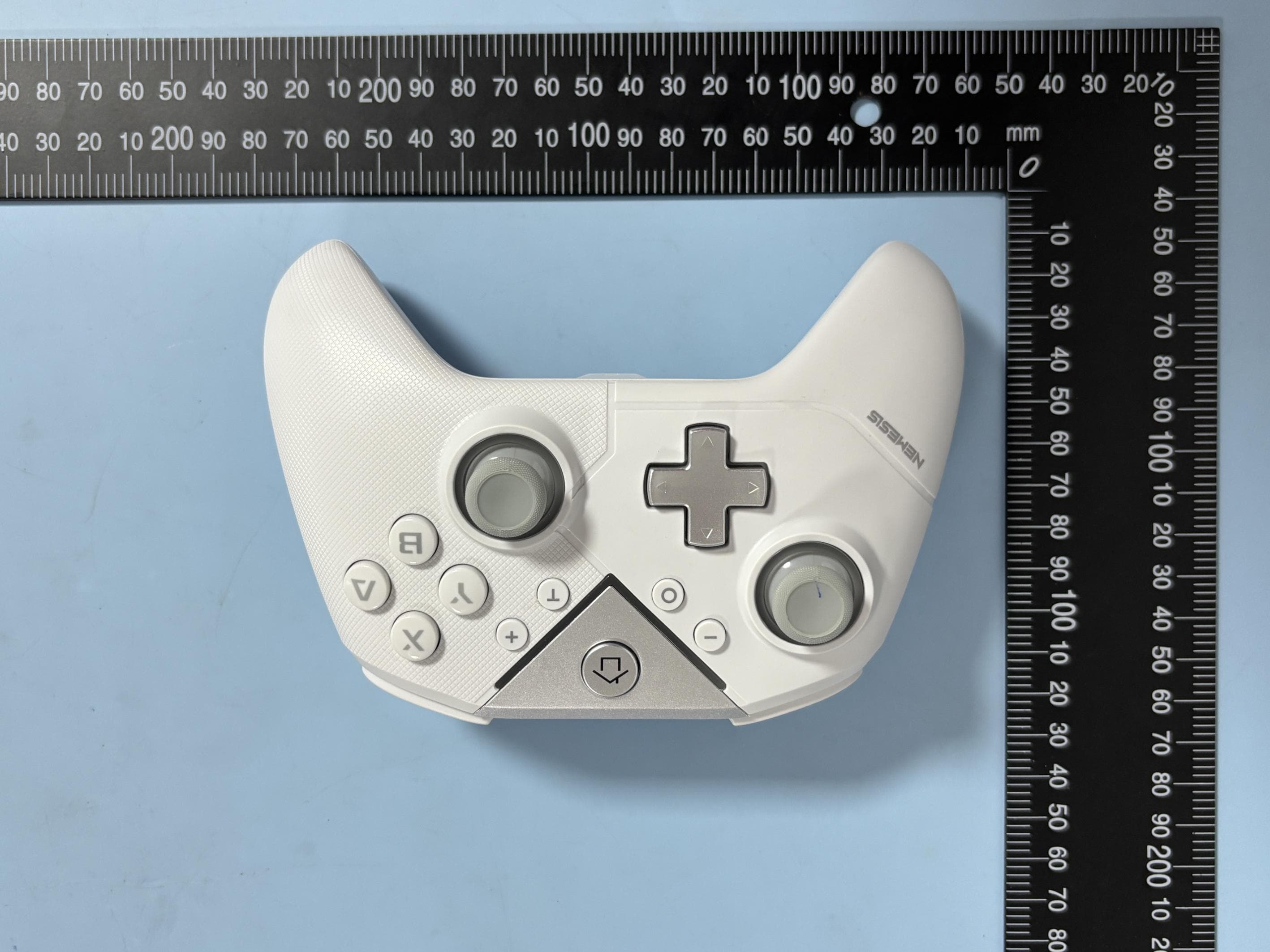 Wireless Game Controller - FCC ID 2BQHB-CM-617 - Dongguan Bolaiyuan Electronic Technology Co., LTD (2)