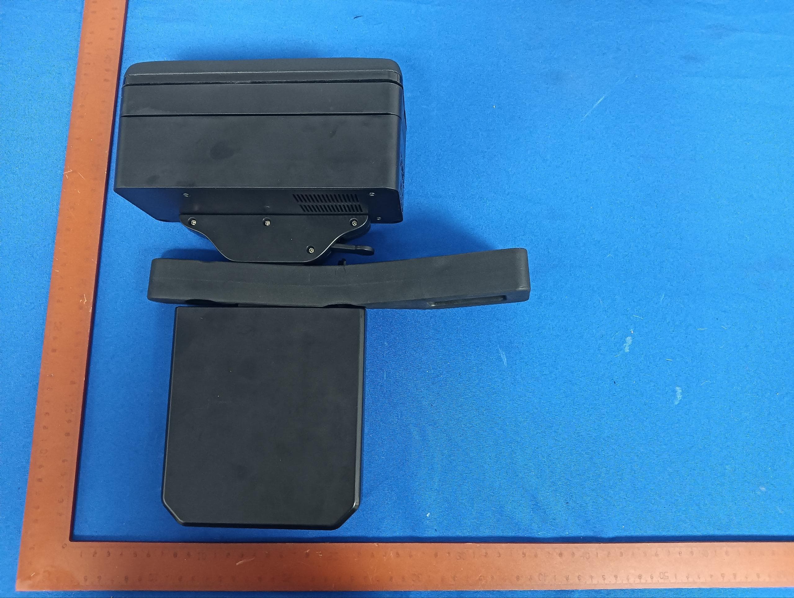 Suitable for car interior wireless charging storage box - FCC ID 2BQMGHH2411016 - Shenzhen Huahao Trading Co., Ltd. (2)