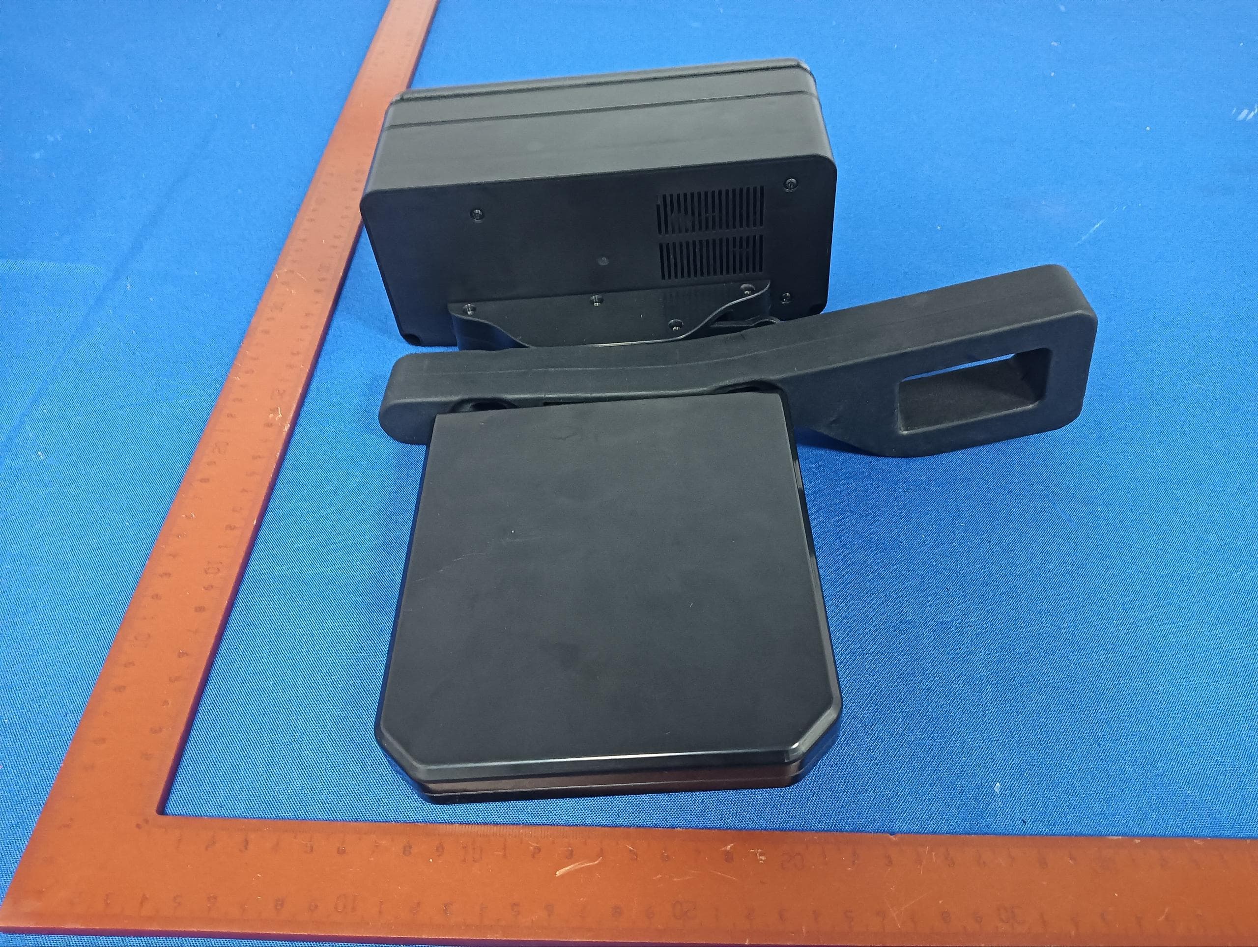 Suitable for car interior wireless charging storage box - FCC ID 2BQMGHH2411016 - Shenzhen Huahao Trading Co., Ltd.