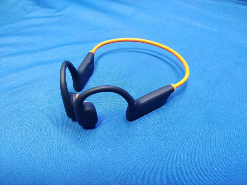 Bone conduction Bluetooth earphones - FCC ID 2BQS5-S7 - Dongguan Xinghexiu Electronic Technology Co., Ltd (2)