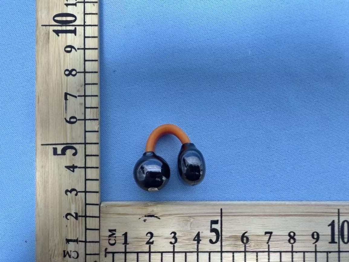 Lighting Earbuds - FCC ID 2BQSI-A9 - Yiwu Feilang Import and Export Co., Ltd. (3)