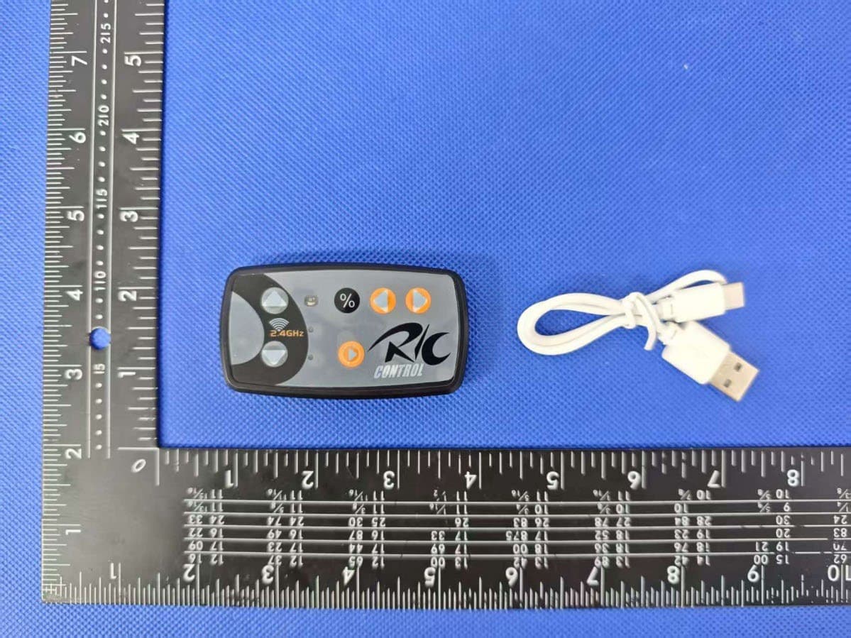 Alloy remote control car - FCC ID 2BR2H-8800-1 - Shantou daeryan toy co., ltd
