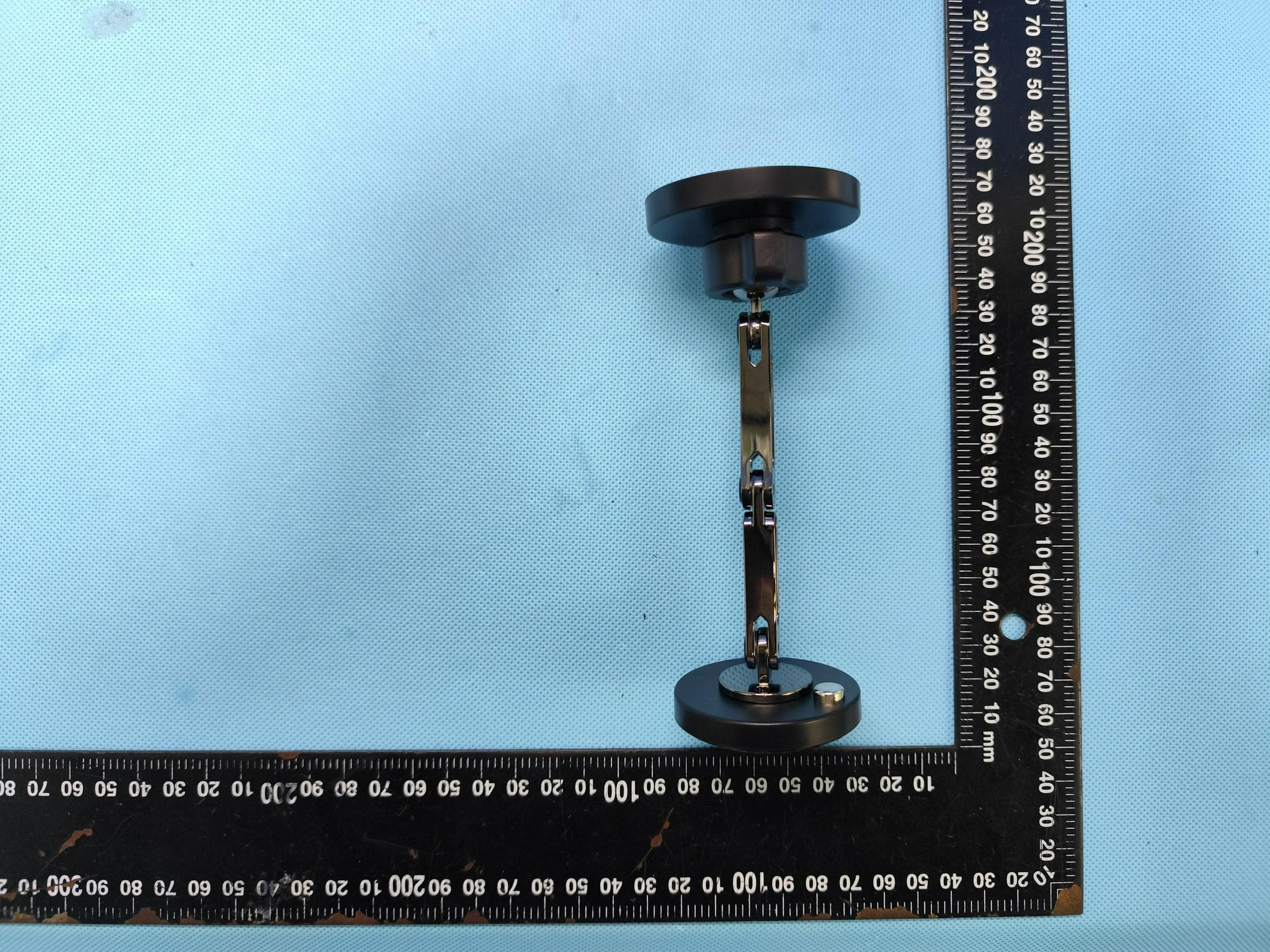 car mount, wireless car charger - FCC ID 2BR7N-QH-AKD111 - Dongguan Ai Kad Electronic Technology Co.,Ltd (2)