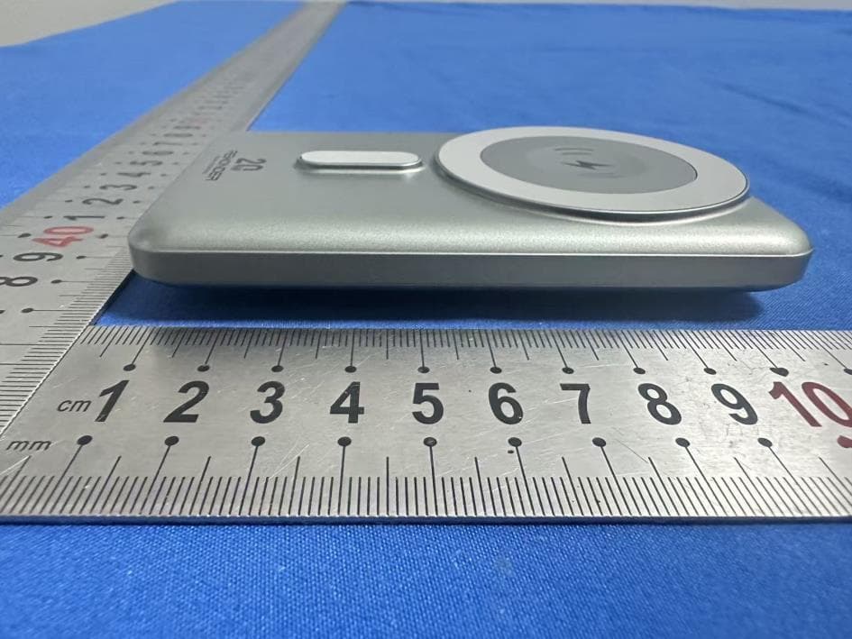 REWONDER Magnetic 7.5W Wireless Power Bank with Built-in Foldable Stand 5000mAh - FCC ID 2BR9D-CX1 - Shenzhen REMAX Tech. Co., L.T.D (2)