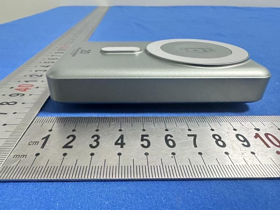 REWONDER Magnetic 7.5W Wireless Power Bank with Built-in Foldable Stand, 10000mAh - FCC ID 2BR9D-CX2 - Shenzhen REMAX Tech. Co., L.T.D (3)