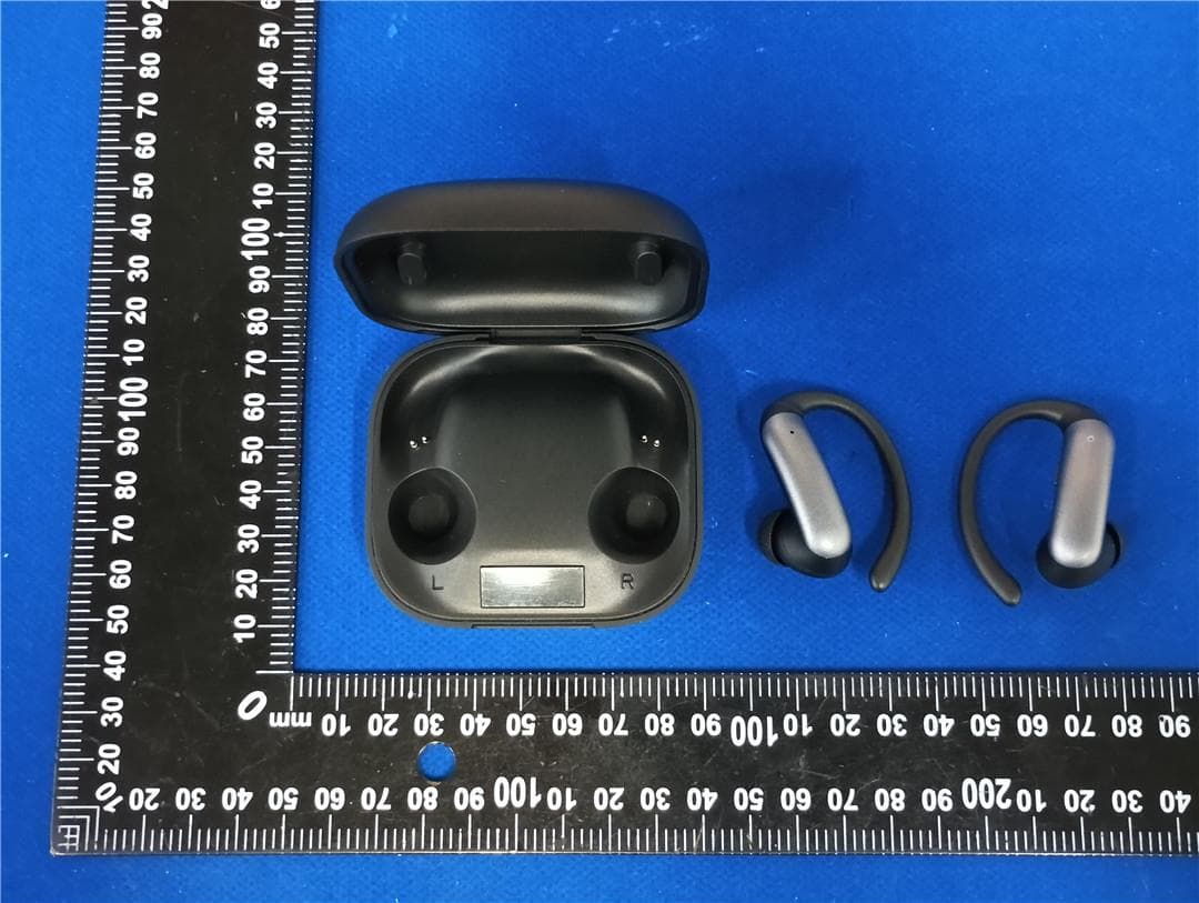 TWS Wireless earphone - FCC ID 2BRD9-M144 - YUEHANG INDUSTRIAL LIMITED