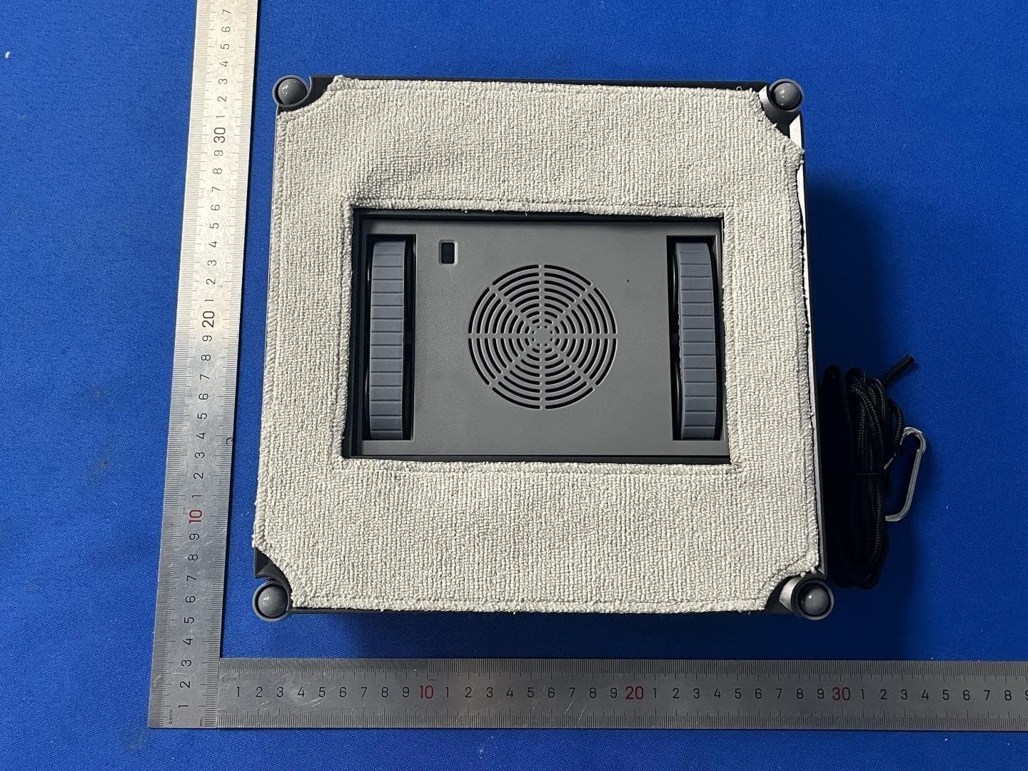 Square spray window cleaning robot - FCC ID 2BRE9-T48 - Dongguan Chenghui Intelligent Technology Co., Ltd.