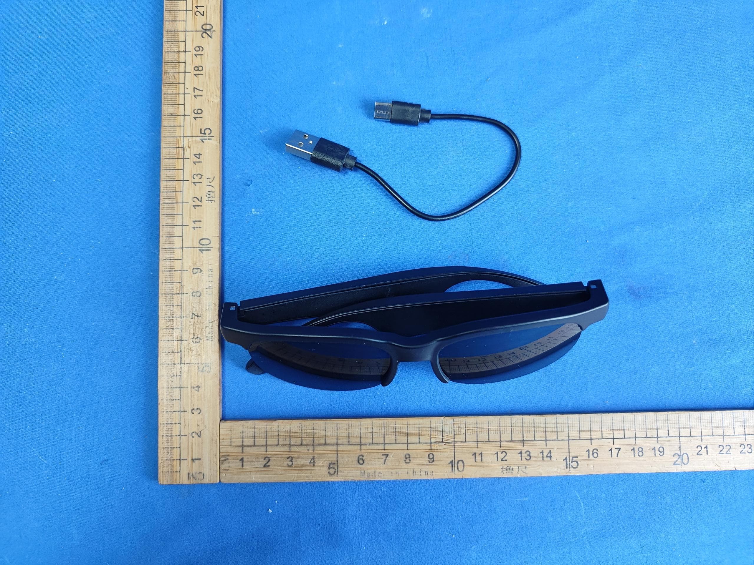 Smart glasses - FCC ID 2BRGE-SZ-S01 - Deep Intelligence Technology (Wenzhou) Co., Ltd.