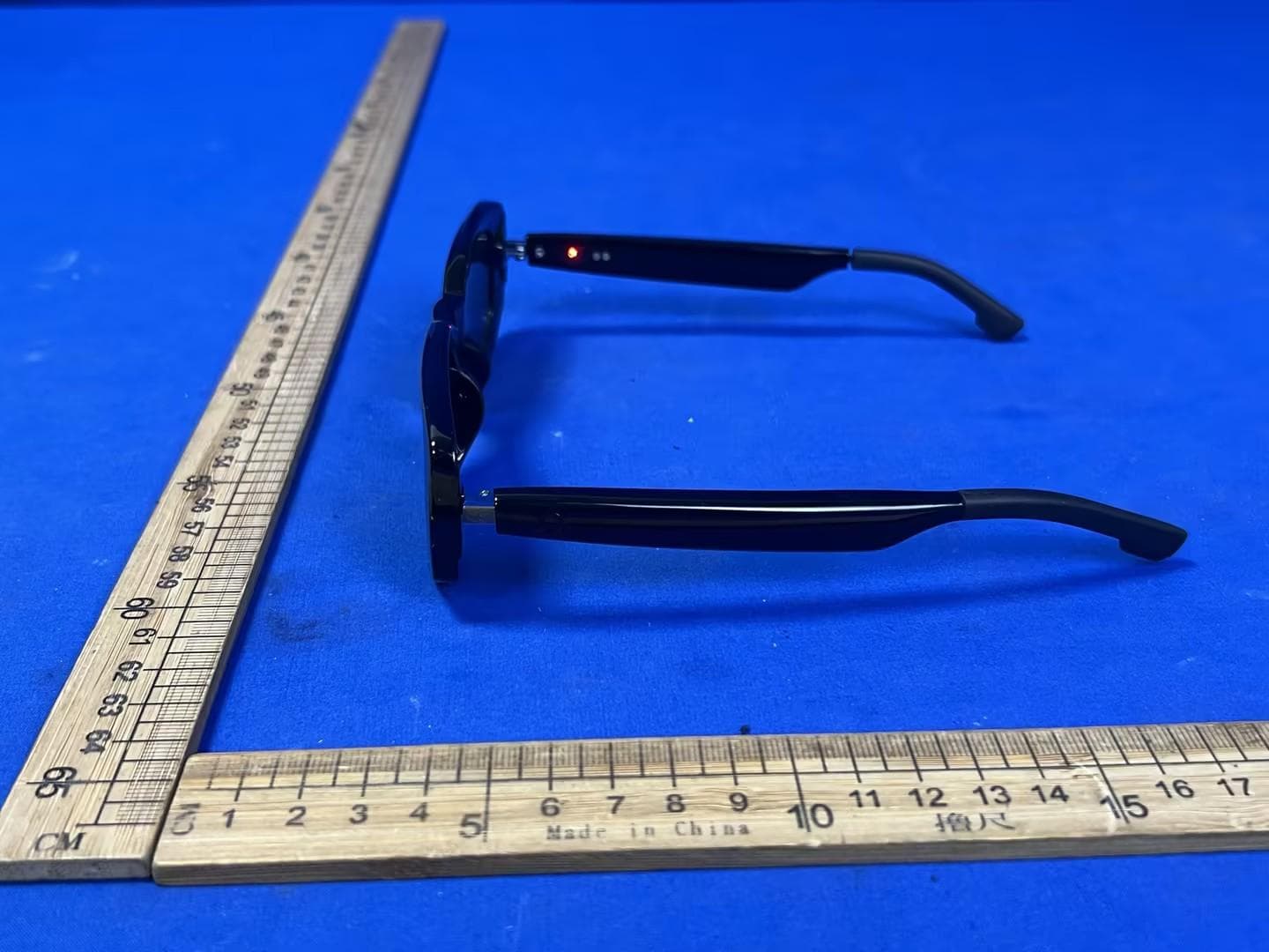 Szsmartglasses - FCC ID 2BRGE-W01 - Deep Intelligence Technology (Wenzhou) Co., Ltd. (4)