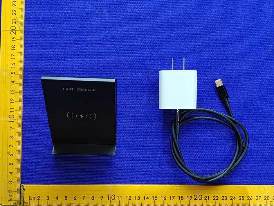 Wireless Charging Stand - FCC ID 2BRMR-CA-15T-1 - Shenzhen Hengweida Trading Co., Ltd. (3)