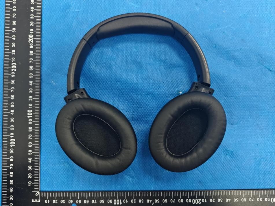 Wireless headphone - FCC ID 2BRR7-GBTX500 - ICAD Holdings LLC
