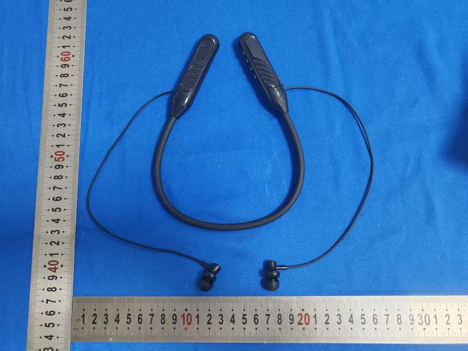 Wireless headphones - FCC ID 2BRVY-BT8 - Guangzhou Xintan Trading Co., Ltd
