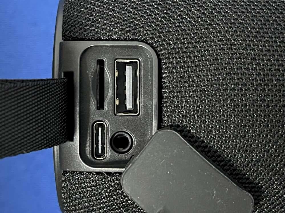 Wireless Speaker - FCC ID 2BRXZ-SBBTS2 - Smart Bits Phone Accessories Ltd (2)