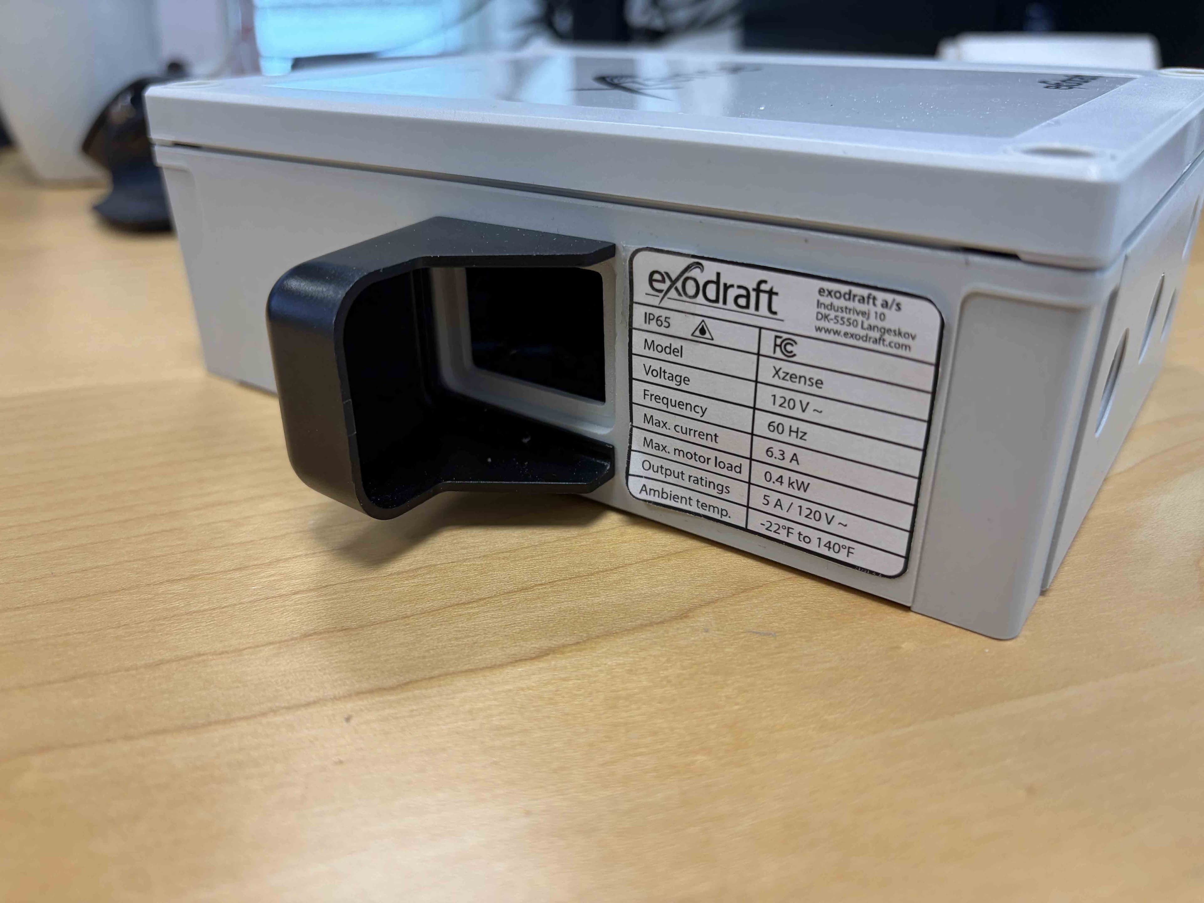The product is the Xzense Power Unit, which receives control commands wirelessly from an associated Xzense Display Unit, either directly or via the Xzense Repeater, and regulates the chimney fan for fireplaces, stoves, and solid fuel boilers accordingly - FCC ID 2BRZZ-6220001PU - Exodraft A/S