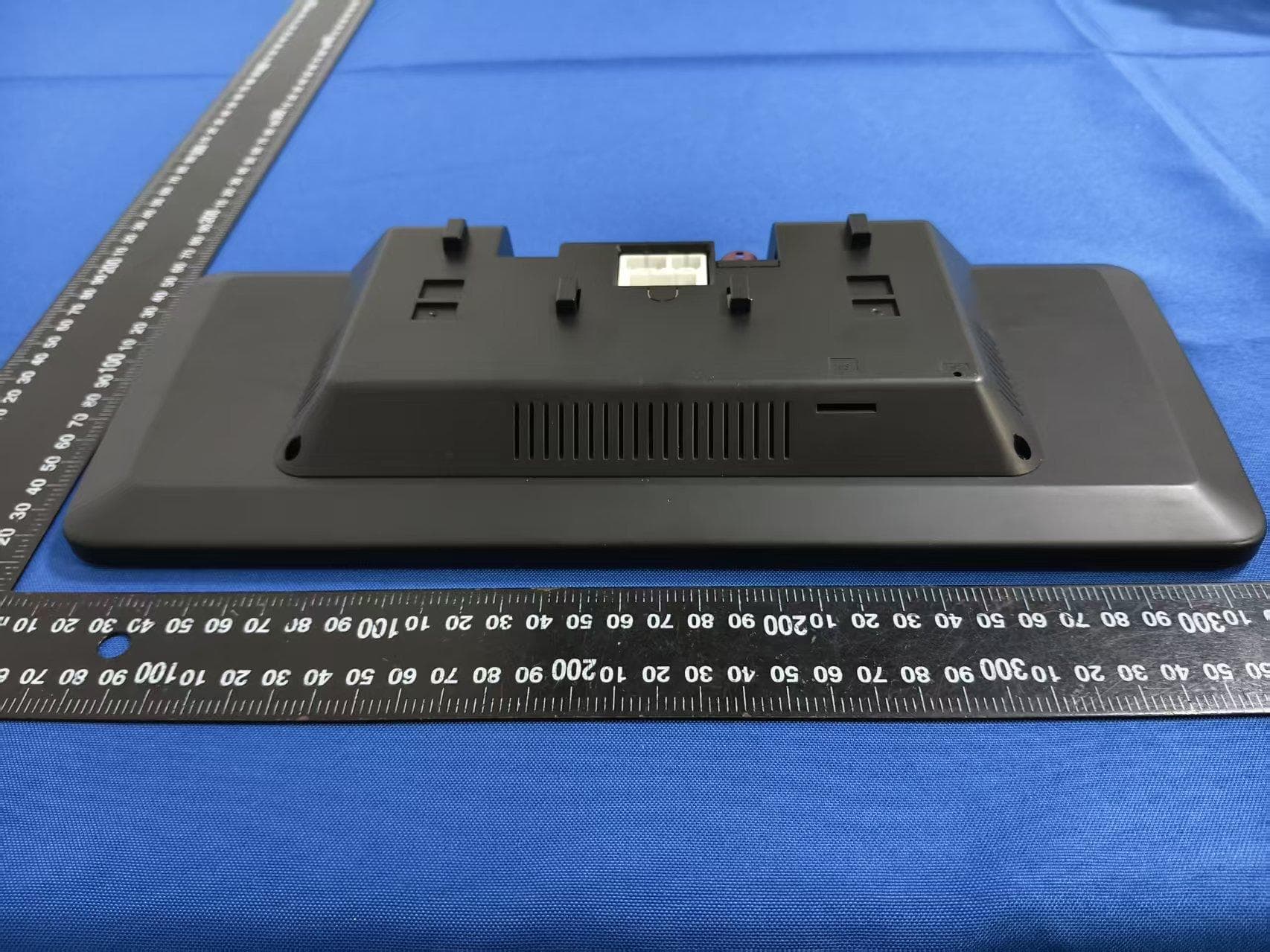 In-car wireless CarPlay/Android Auto touchscreen - FCC ID 2BS4R-HL-8368XU - Shenzhenshi Haolaikeji Youxian Gongsi (2)
