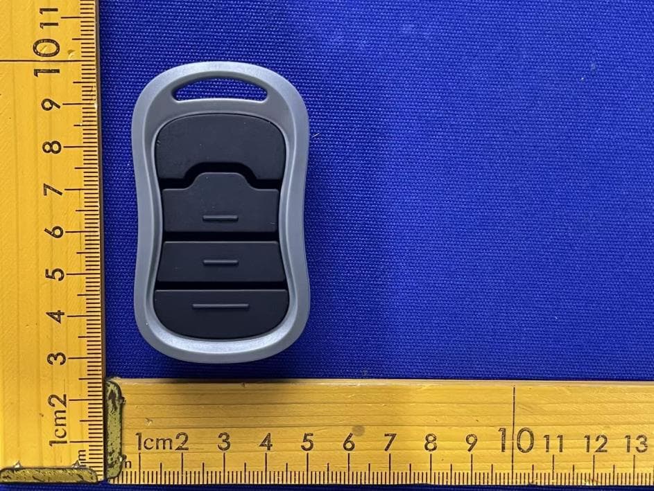 Remote Control Transmitter - FCC ID 2BS5P-SYHGR17 - Xiamen October Red Industry and Trade Co., Ltd. (2)