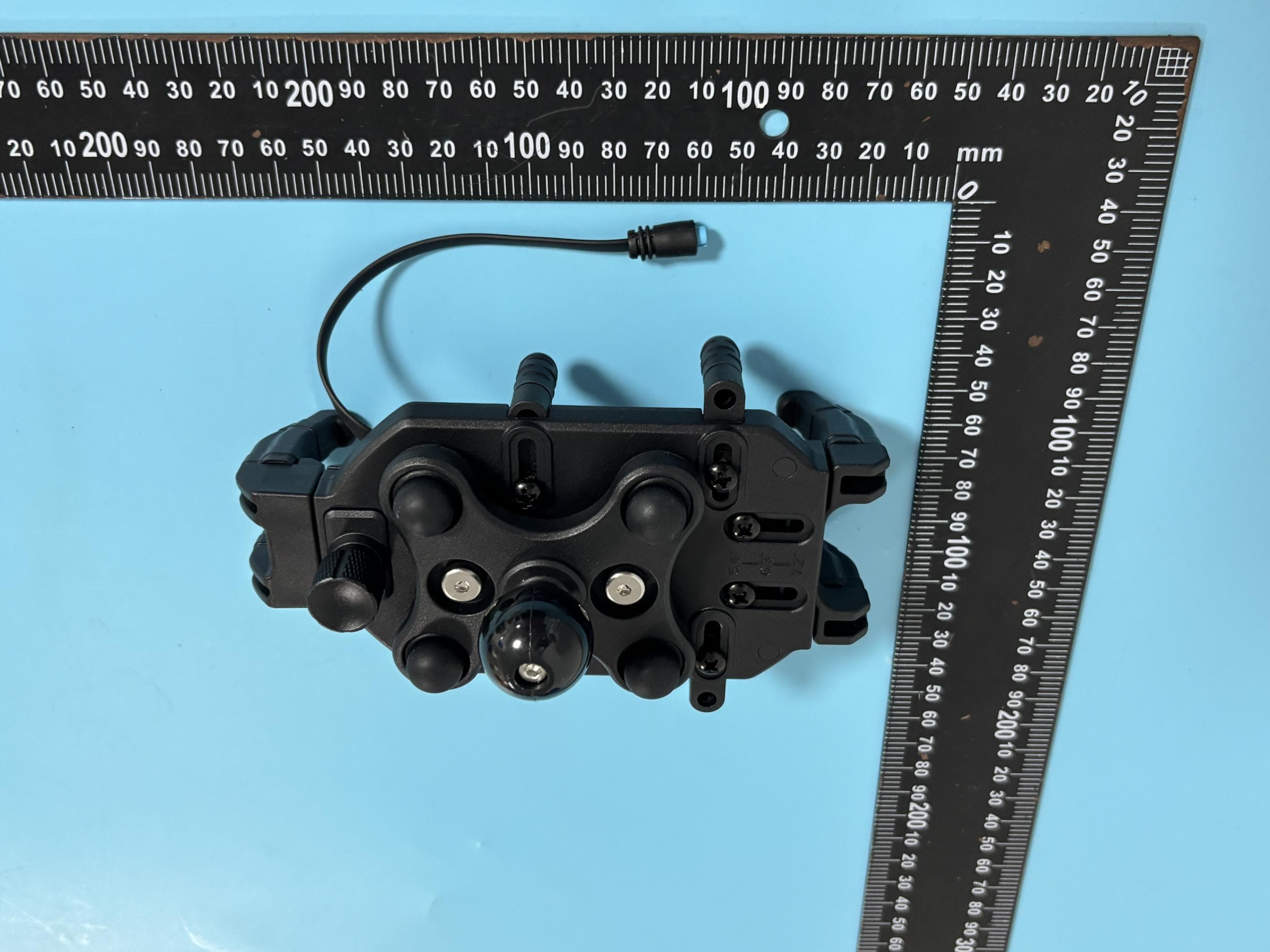 Motorcycle phone mount - FCC ID 2BS5T-M26-A - Dongguan ZhuoShi Intelligent Tech Co., Ltd (4)