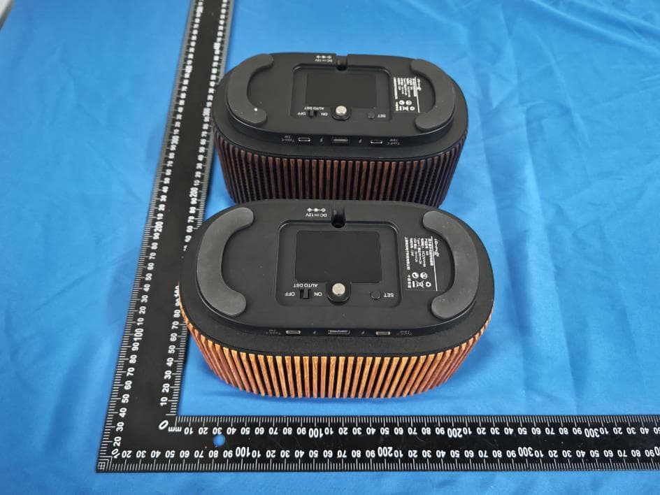 Wooden Bluetooth Wireless Charging Speaker with Clock Function - FCC ID 2BS7X-MX - SHANGHAI FUNNER ELECTRONIC TECHNOLOGY CO.,LTD. (4)