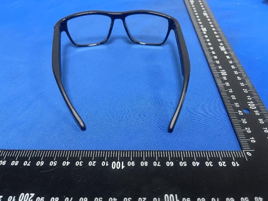 Smart glasses - FCC ID 2BSCX-A02 - ShenZhen Glasse Technology Co.,Ltd. (2)