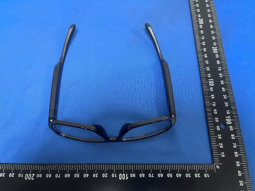 Smart glasses - FCC ID 2BSCX-A02 - ShenZhen Glasse Technology Co.,Ltd.