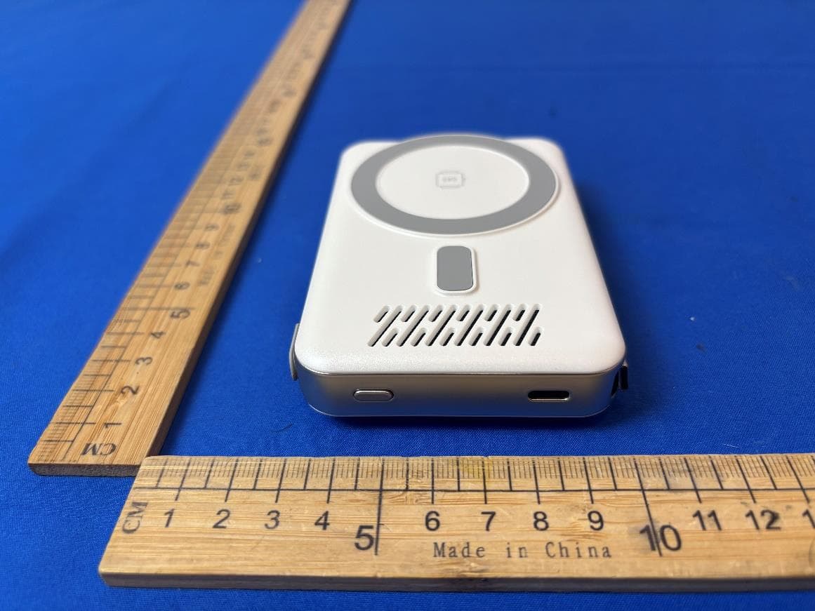 Magnetic wireless charging power bank - FCC ID 2BSER-Q10 - Dongguan Naisi Electronic Technology Co., Ltd (4)