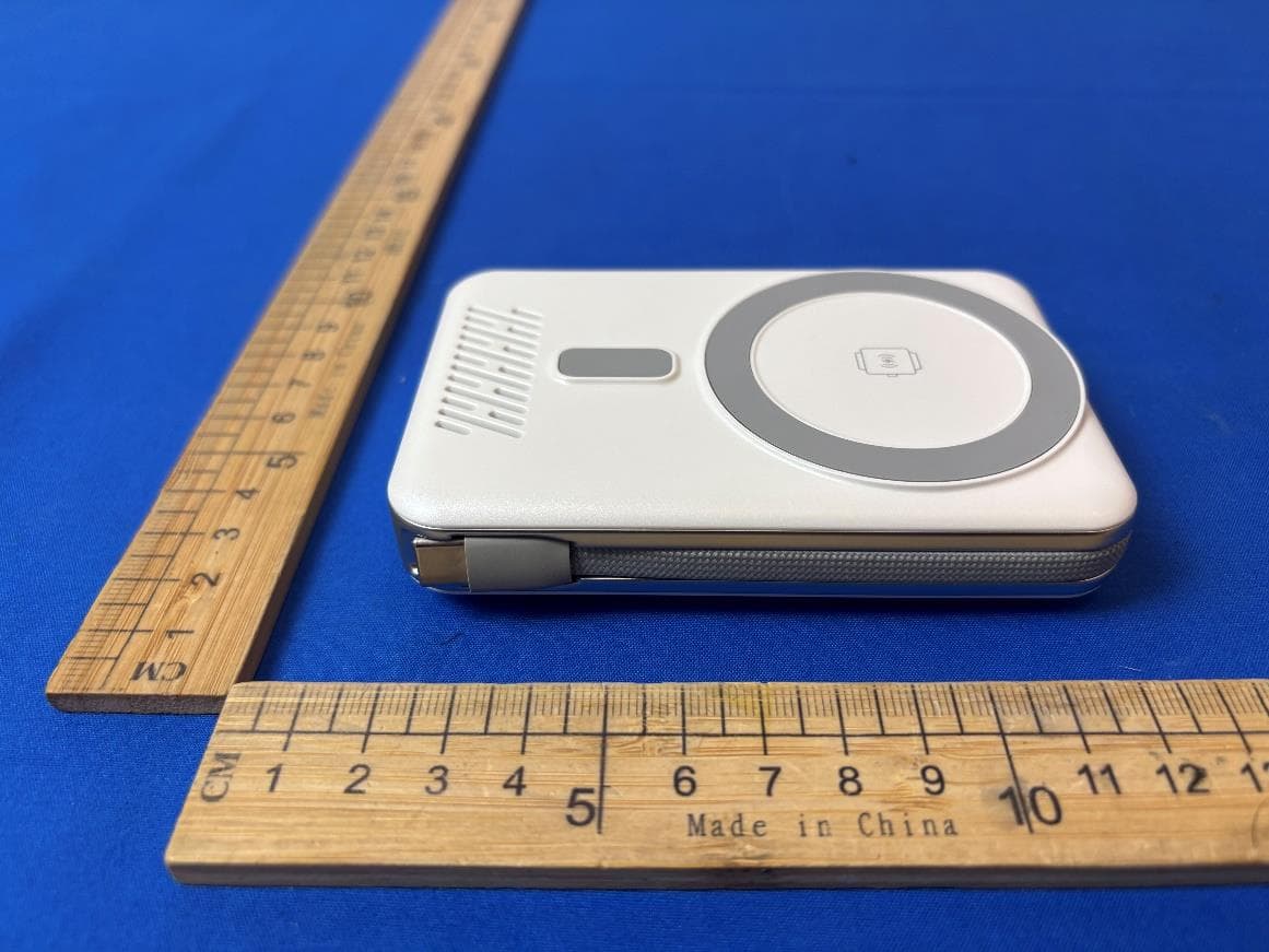 Magnetic wireless charging power bank - FCC ID 2BSER-Q10 - Dongguan Naisi Electronic Technology Co., Ltd (3)