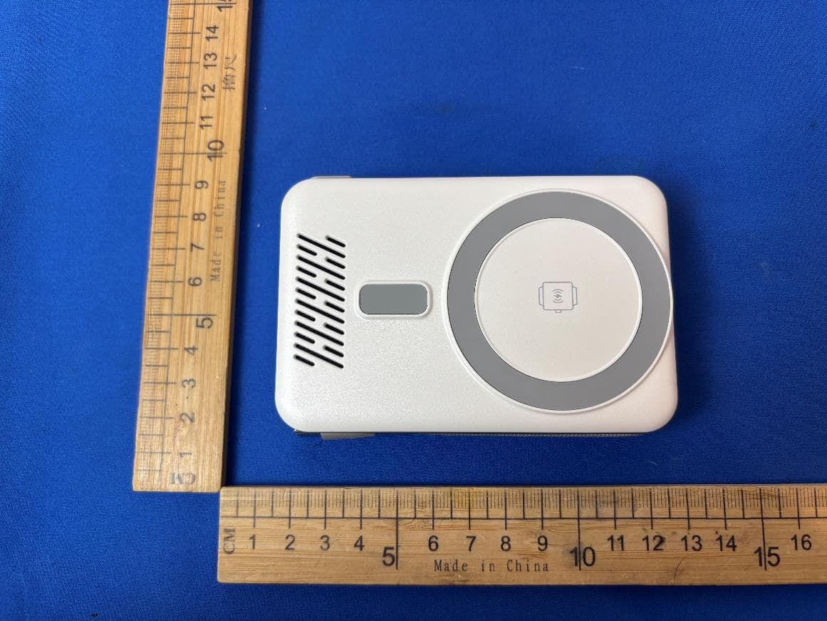 Magnetic wireless charging power bank - FCC ID 2BSER-Q10 - Dongguan Naisi Electronic Technology Co., Ltd (2)