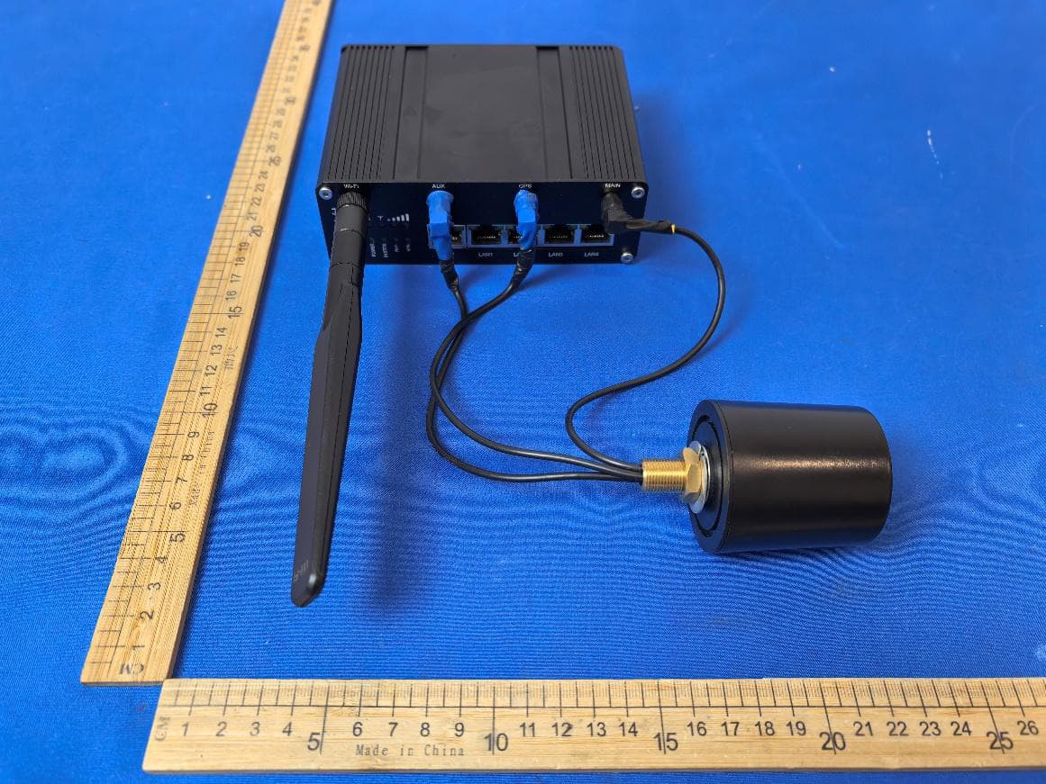 Industrial Router - FCC ID 2BSMX-UR35-OAWA - DH Vision Inc
