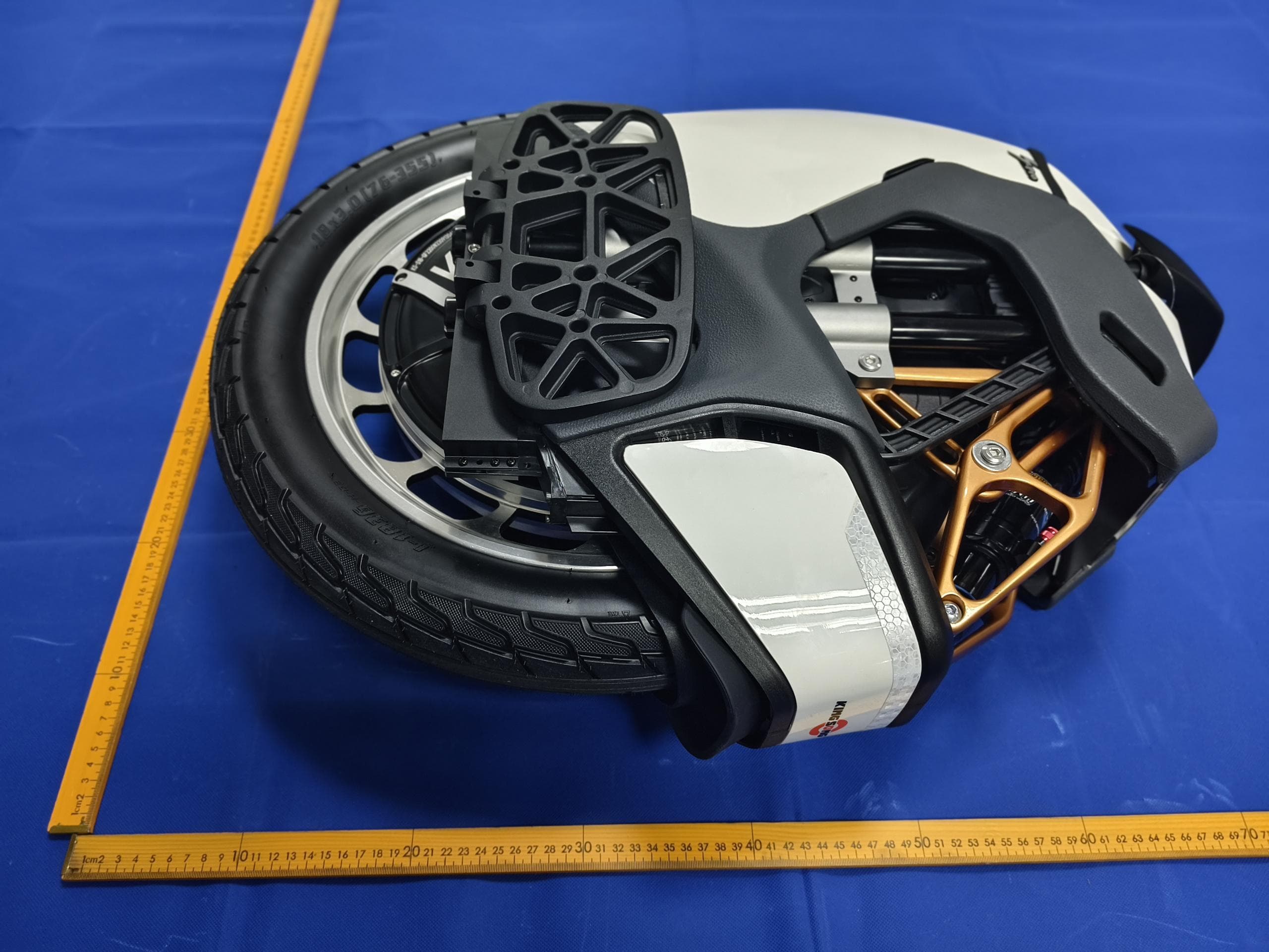 Electric unicycle - FCC ID 2BSP6-S18PRO - Shenzhen Kingsong Technology Co., Ltd. (4)