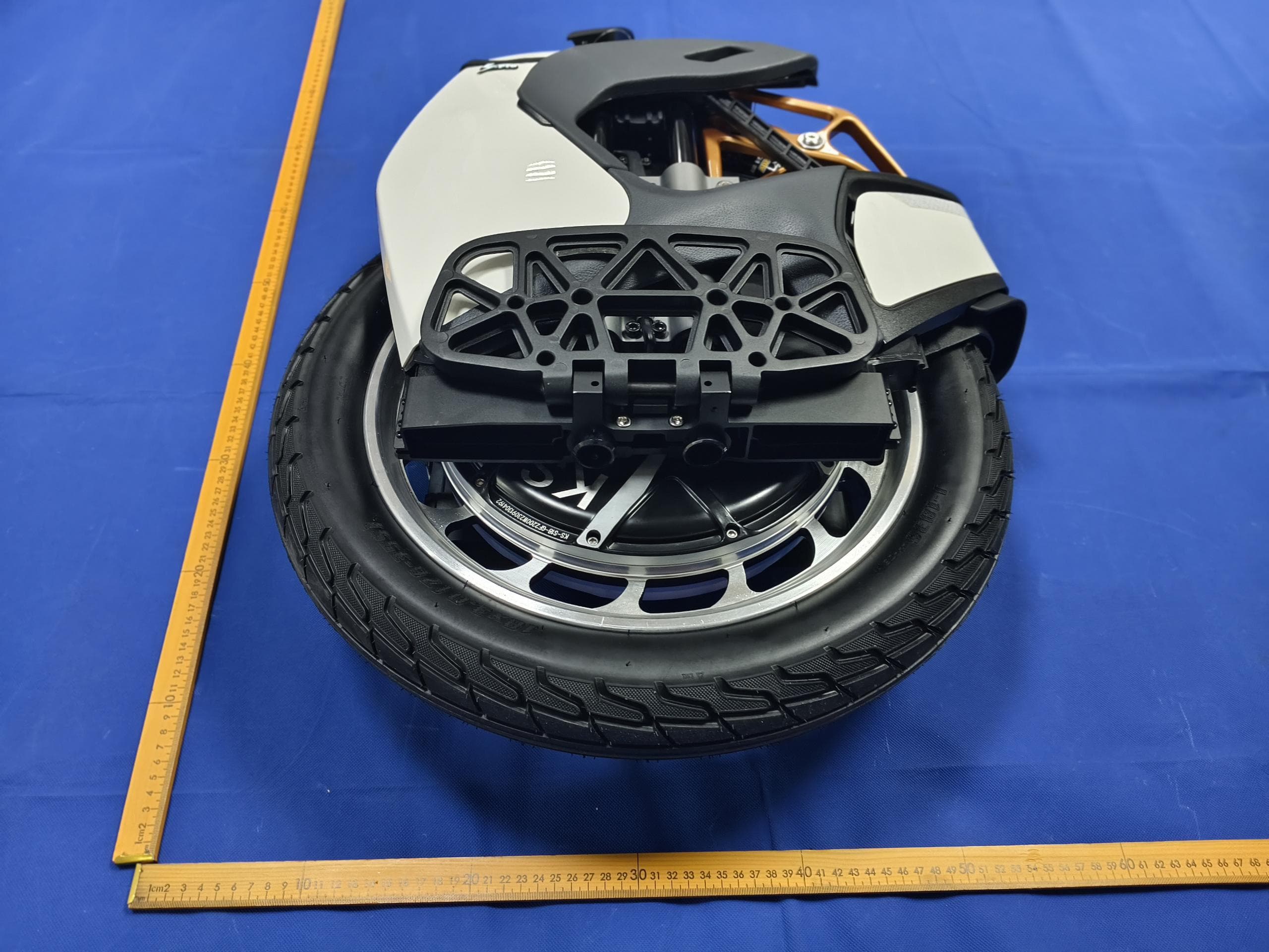 Electric unicycle - FCC ID 2BSP6-S18PRO - Shenzhen Kingsong Technology Co., Ltd. (2)