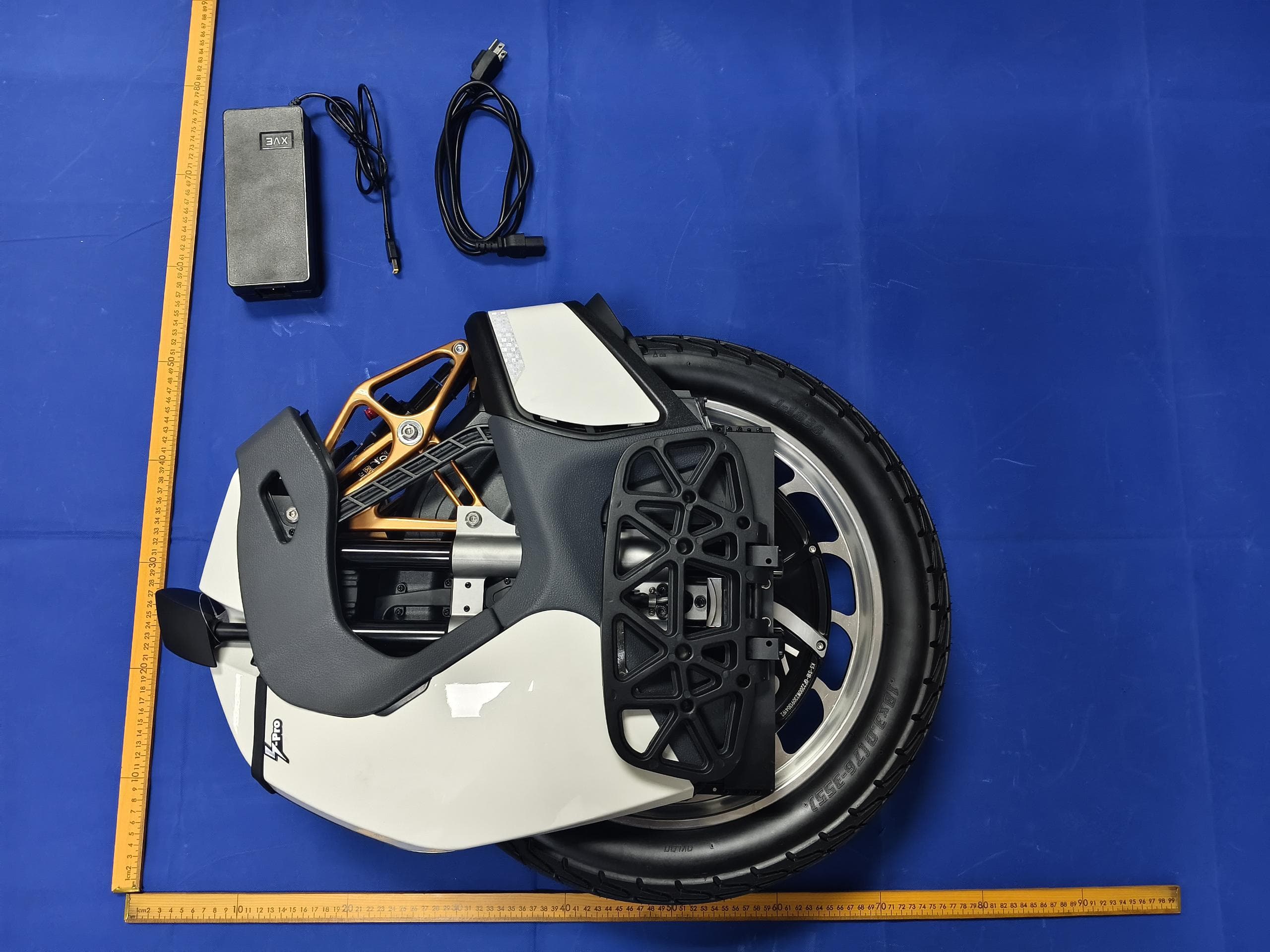 Electric unicycle - FCC ID 2BSP6-S18PRO - Shenzhen Kingsong Technology Co., Ltd. (3)