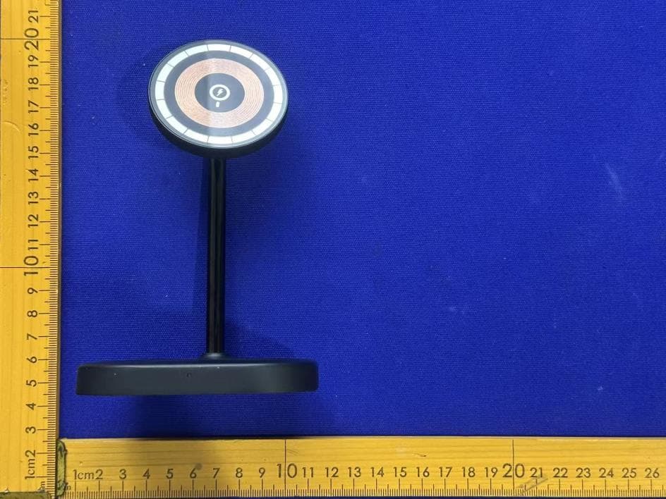 2-in-1 Wireless Charger - FCC ID 2BSPP-WI00210 - Dongguan Haoyu Technology Co., Ltd.