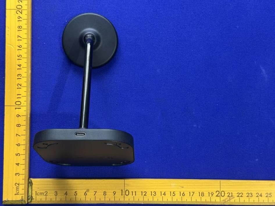 2-in-1 Wireless Charger - FCC ID 2BSPP-WI00210 - Dongguan Haoyu Technology Co., Ltd. (2)