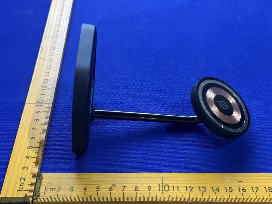 2-in-1 Wireless Charger - FCC ID 2BSPP-WI00210 - Dongguan Haoyu Technology Co., Ltd. (3)