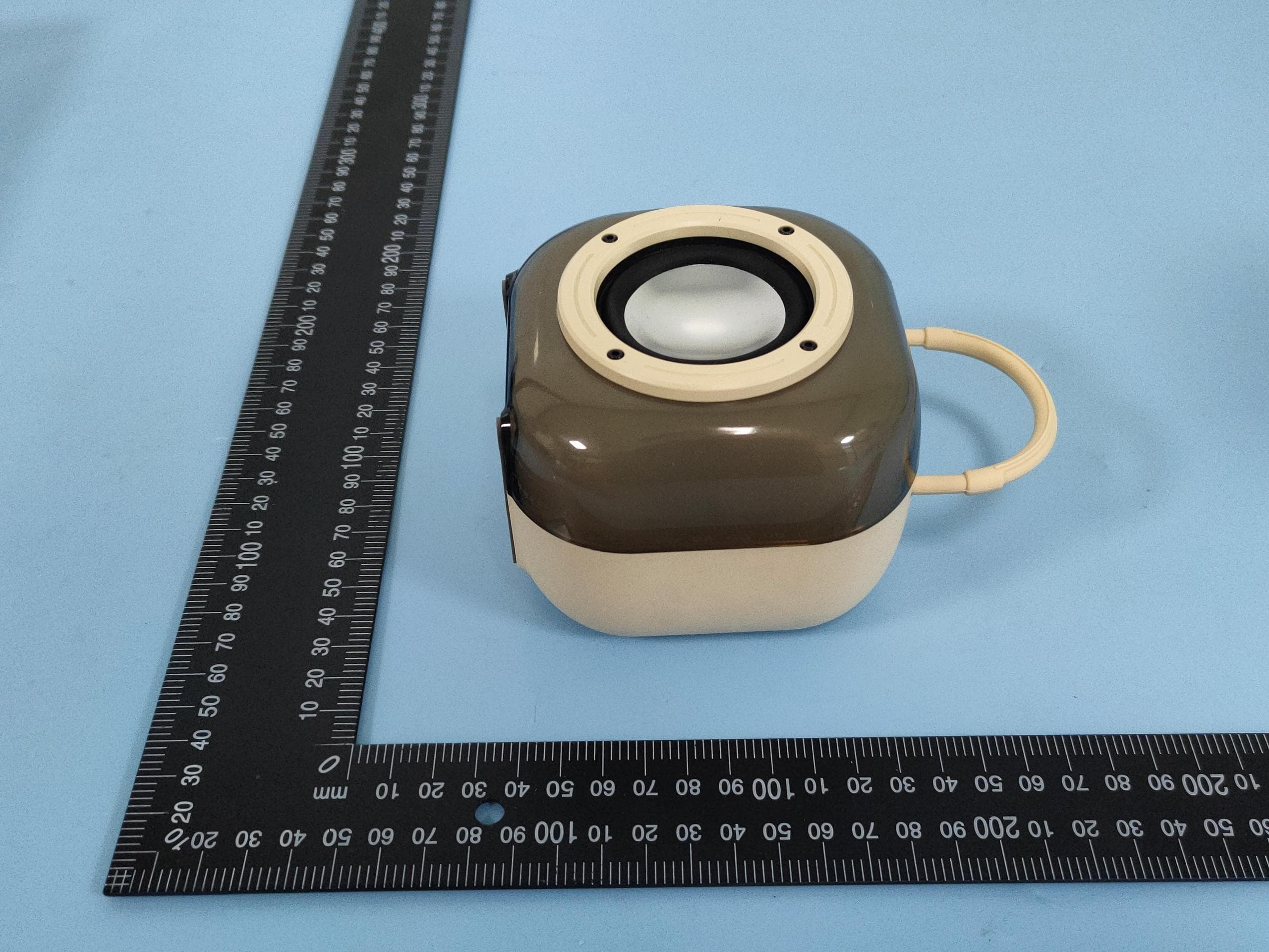 Wireless Karaoke Speaker - FCC ID 2BSR8-MU-A06 - Shenzhen Weishidai Technology Co., Ltd. (4)