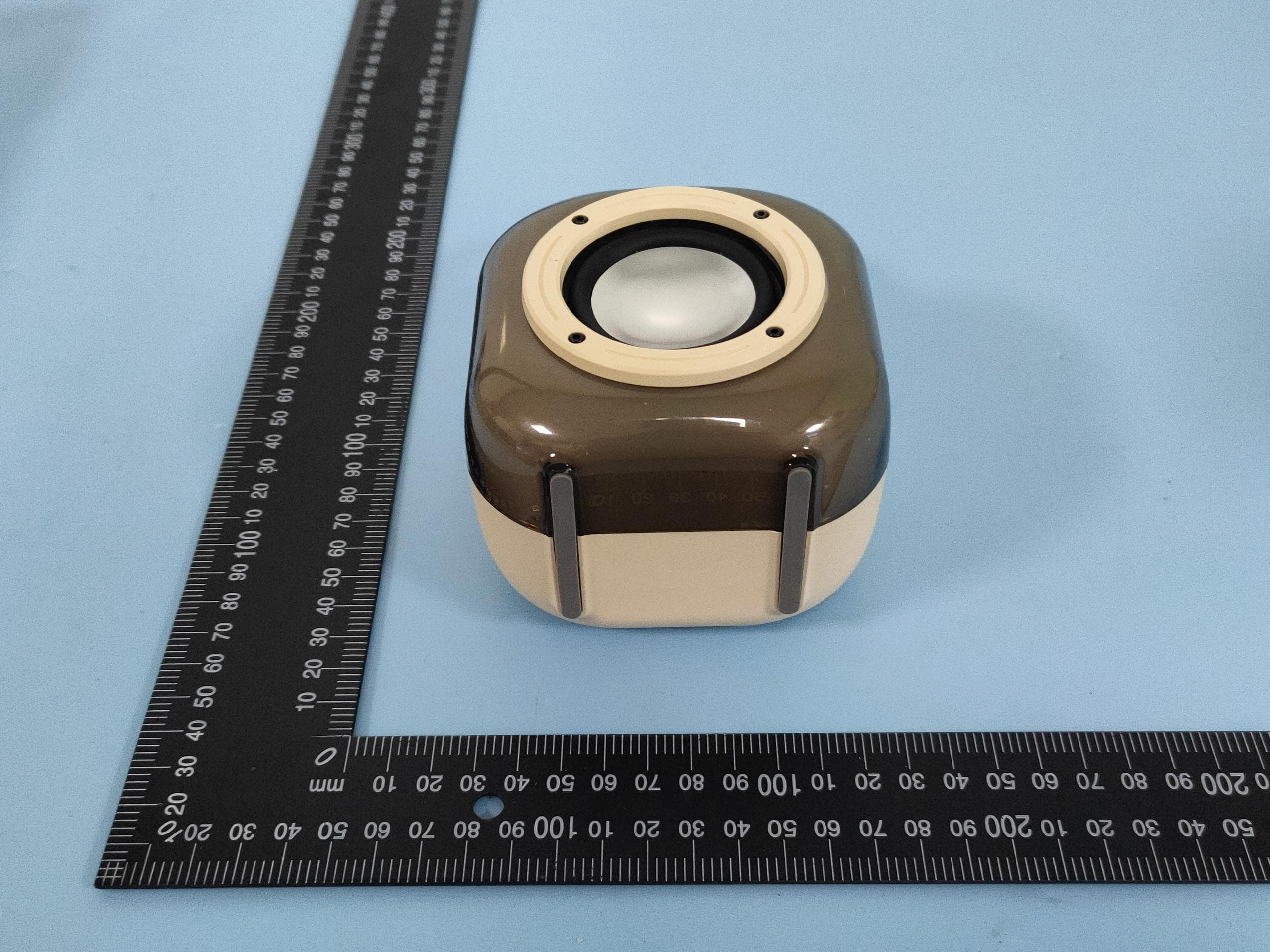 Wireless Karaoke Speaker - FCC ID 2BSR8-MU-A06 - Shenzhen Weishidai Technology Co., Ltd. (3)