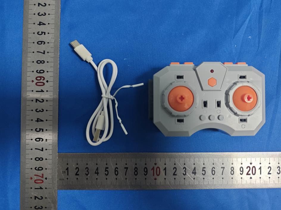 Toy building blocks remote control - FCC ID 2BSRO-SA - Shaanxi Yueshixinxi Electronic Technology Co., Ltd. (3)