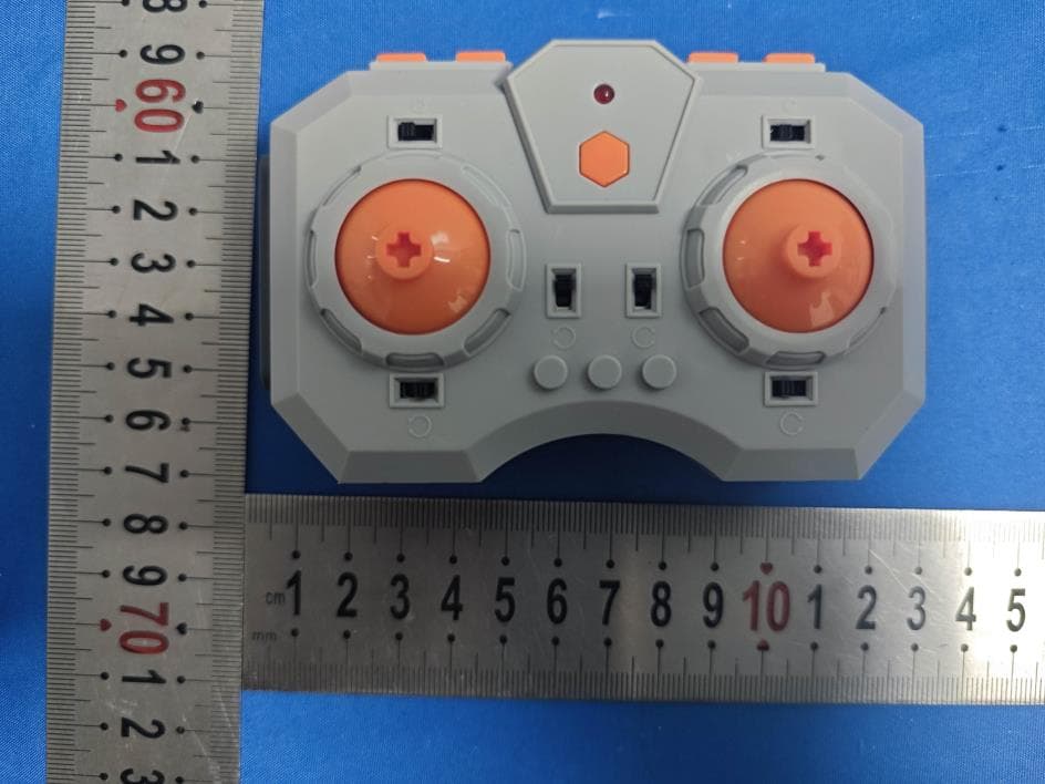 Toy building blocks remote control - FCC ID 2BSRO-SA - Shaanxi Yueshixinxi Electronic Technology Co., Ltd. (4)
