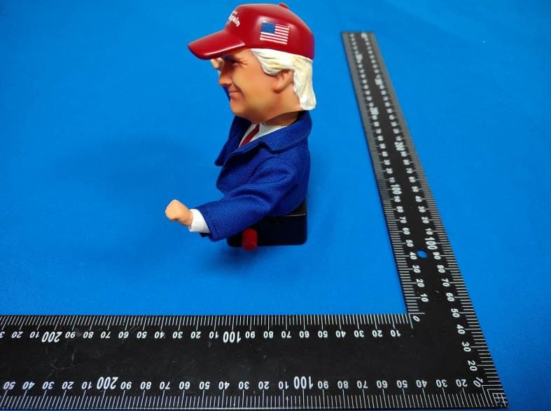 Electronic bobblehead figure - FCC ID 2BSRQ-LM-018 - Shenzhen LM Technology Co., Ltd. (3)