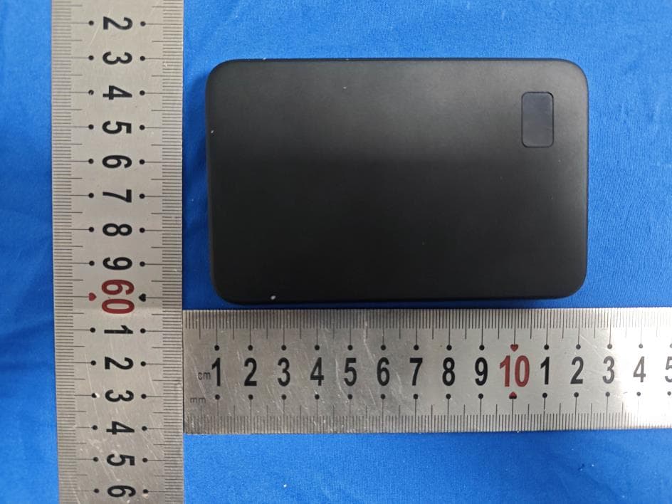 Wireless power bank - FCC ID 2BSWI-F20S - Dongguan Huachuangwei Electronic Technology Co., Ltd. (2)