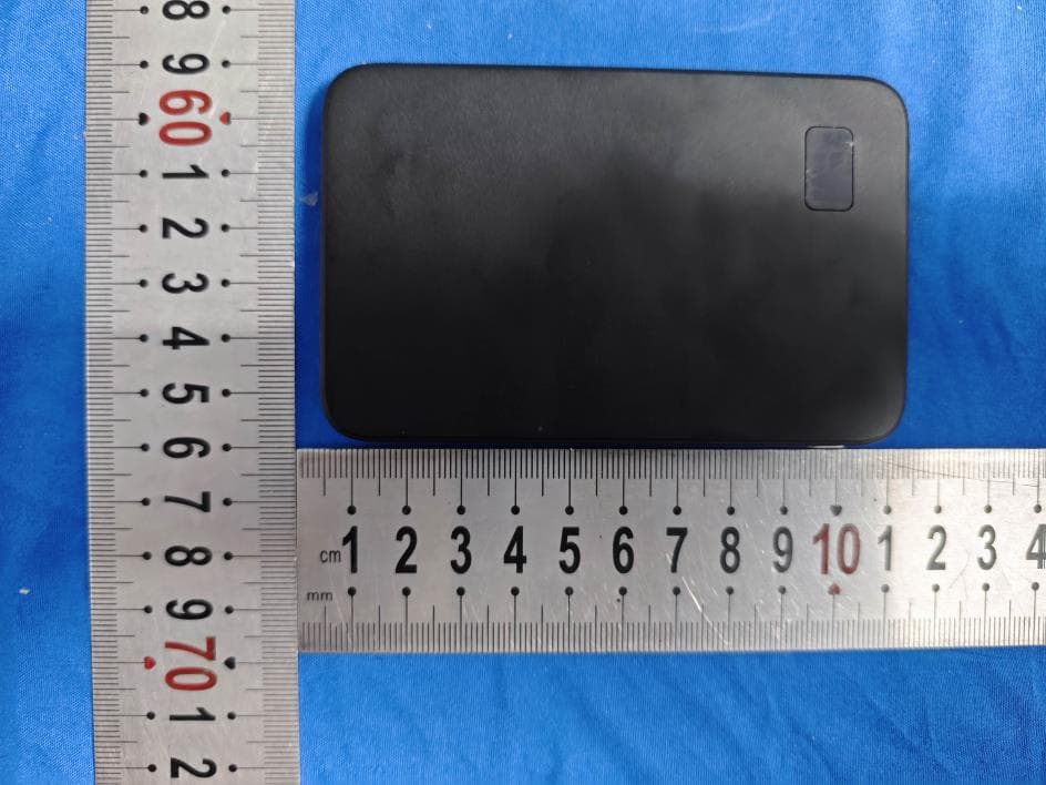Wireless power bank - FCC ID 2BSWIF20S - Dongguan Huachuangwei Electronic Technology Co., Ltd. (2)