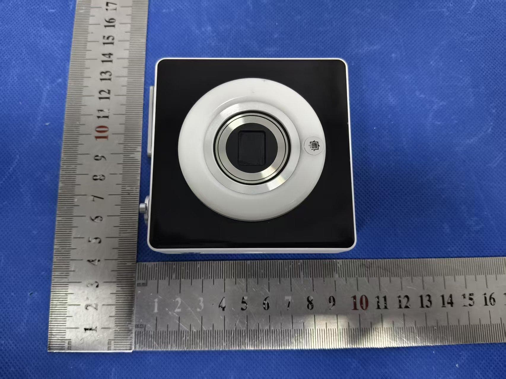 Digital camera - FCC ID 2BSWR-DC409X - 70 Inc. (2)